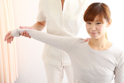 young japanese woman receives chiropractic