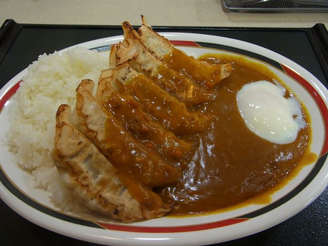 カレーと餃子の組み合わせ