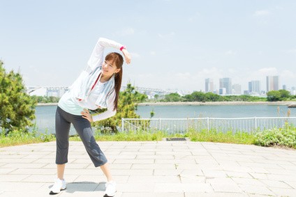 運動する女性