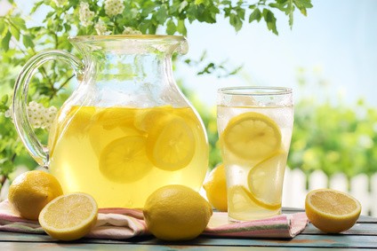 グラスに入った冷たい飲み物