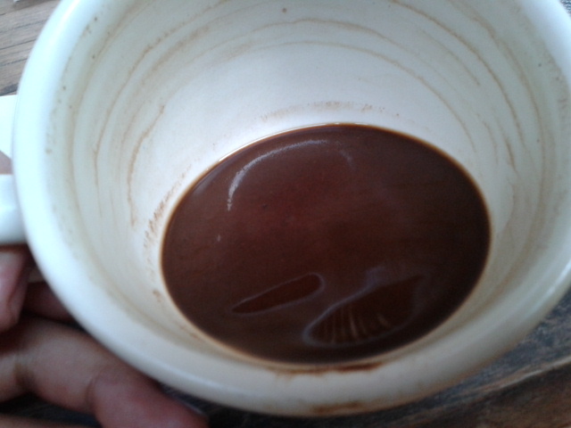 下に溜まった溶けないコーヒー豆